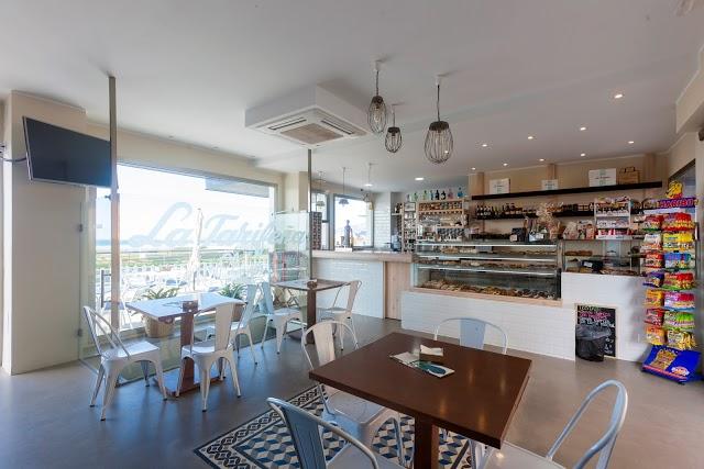 La Tarifena Playa Cafeteria Pasteleria
