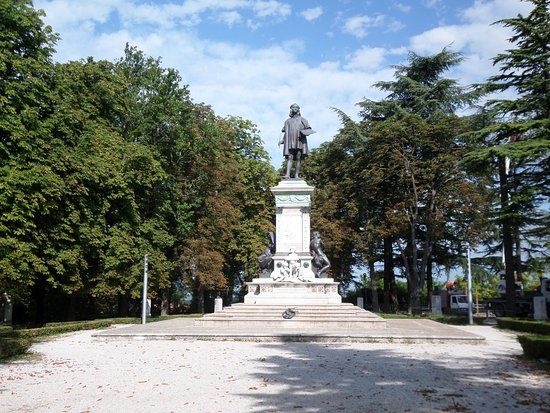 Monumento a Raffaello