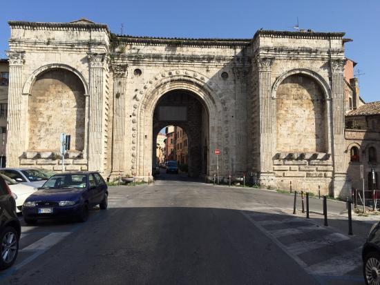 Porta di San Pietro